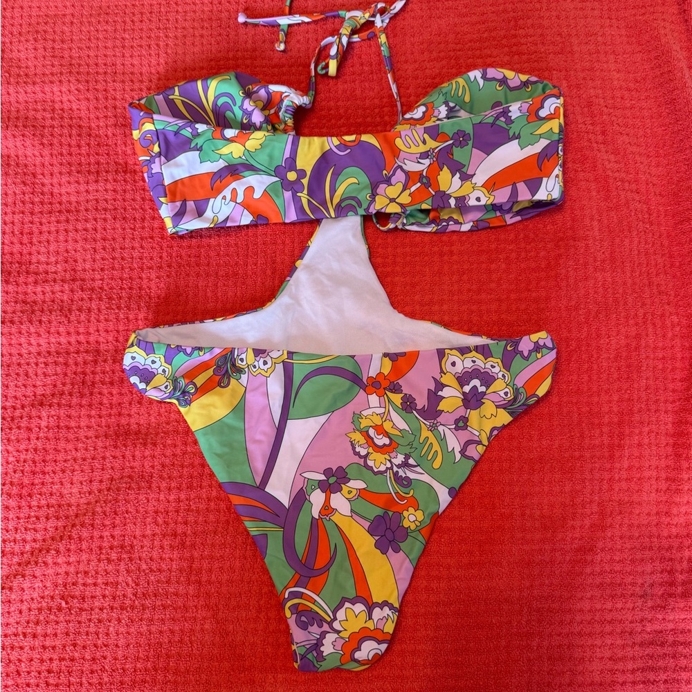 One Piece Swimwear - Picture 4 of 7